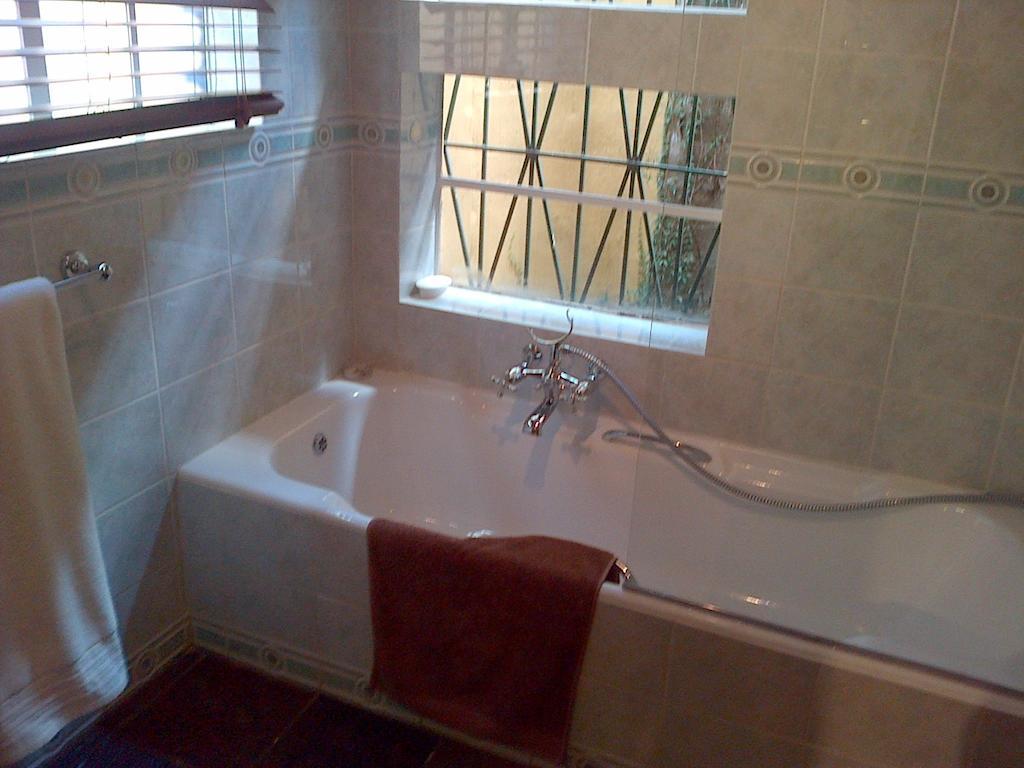 Jubilee Lodge Guest House Johannesburg Phòng bức ảnh